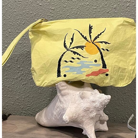 Madewell Beach Wristlet - Water & Sand Resistant - Cute! - Picture 1 of 3